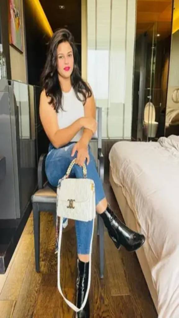 Mehrouli call girl service